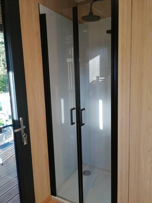Joli Studio Climatise Avec Jacuzzi Prive Et Entree Independante Fréjus Εξωτερικό φωτογραφία