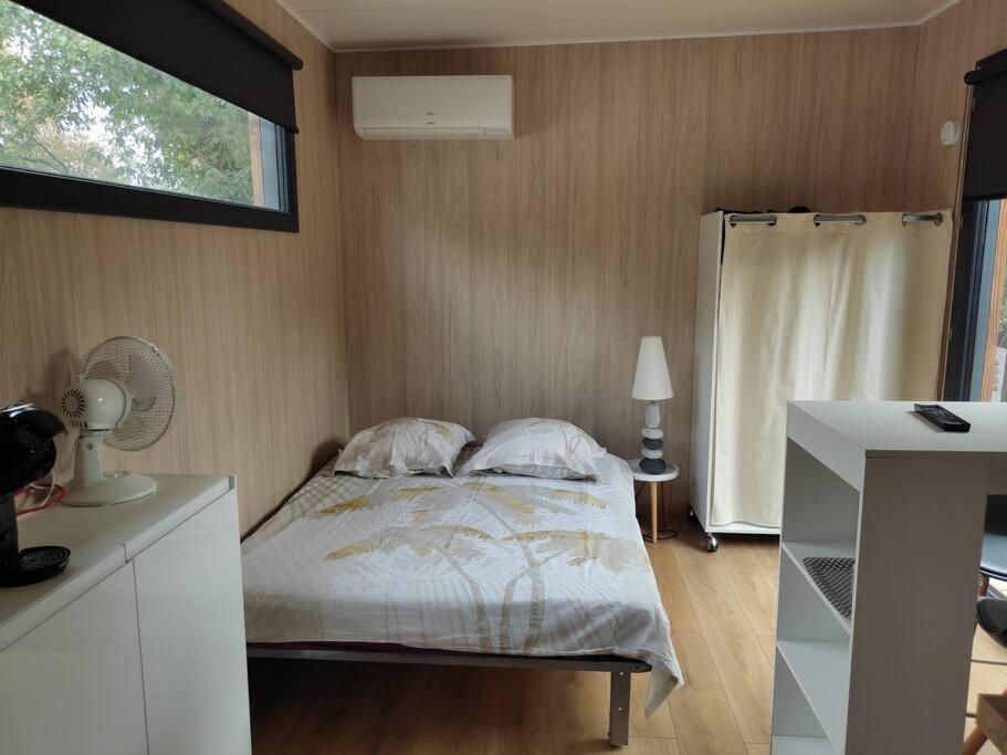 Joli Studio Climatise Avec Jacuzzi Prive Et Entree Independante Fréjus Εξωτερικό φωτογραφία