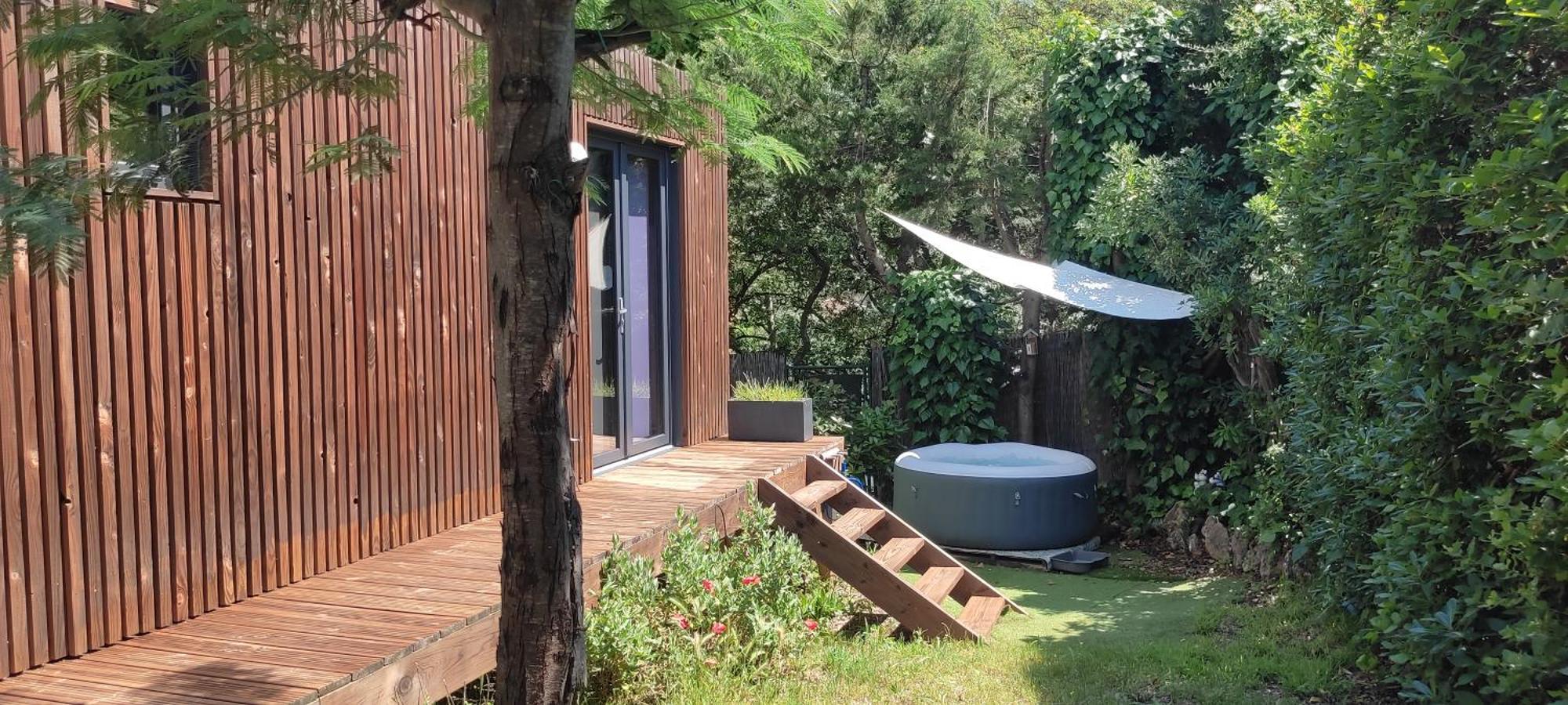 Joli Studio Climatise Avec Jacuzzi Prive Et Entree Independante Fréjus Εξωτερικό φωτογραφία